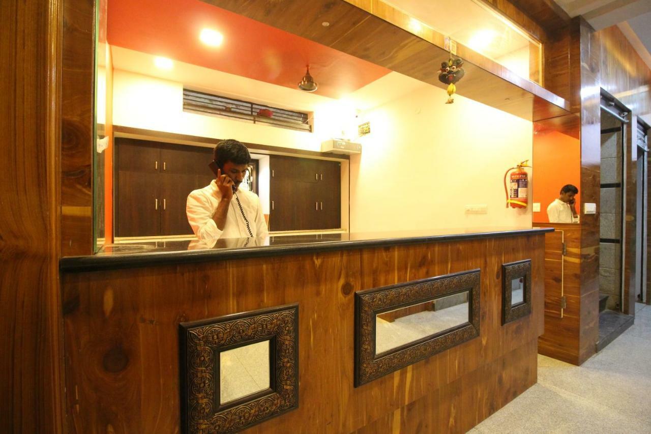 Oyo Flagship 30734 Jeevan Lodge 시모가 외부 사진