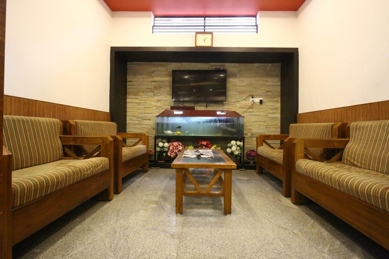 Oyo Flagship 30734 Jeevan Lodge 시모가 외부 사진