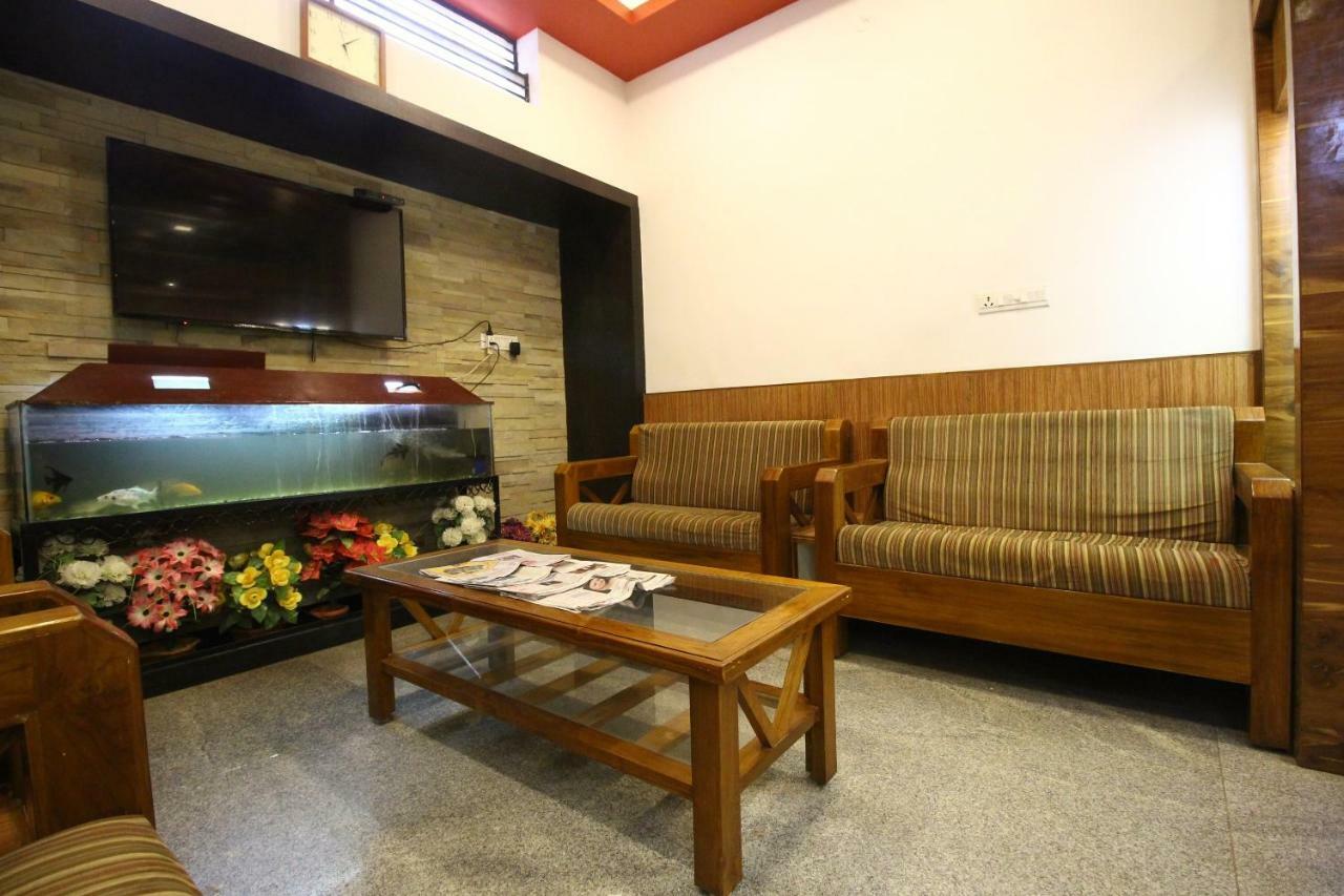 Oyo Flagship 30734 Jeevan Lodge 시모가 외부 사진