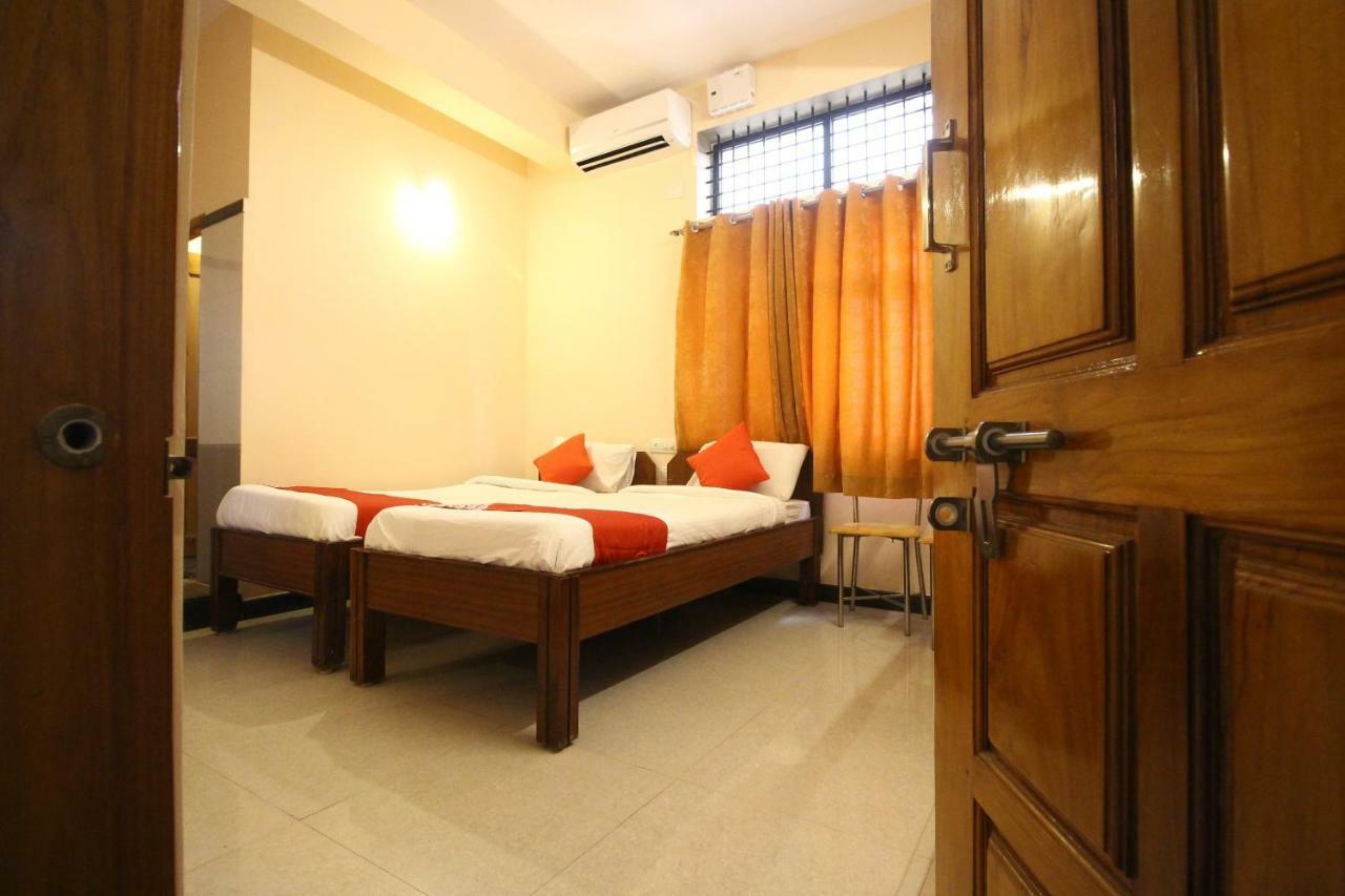 Oyo Flagship 30734 Jeevan Lodge 시모가 외부 사진